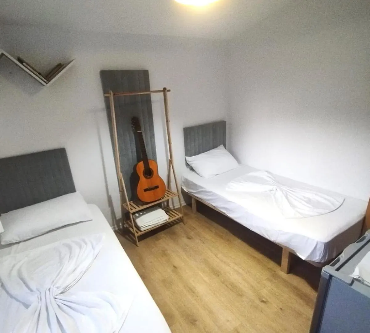 בית הארחה 2 Single Bedroom טיראנה